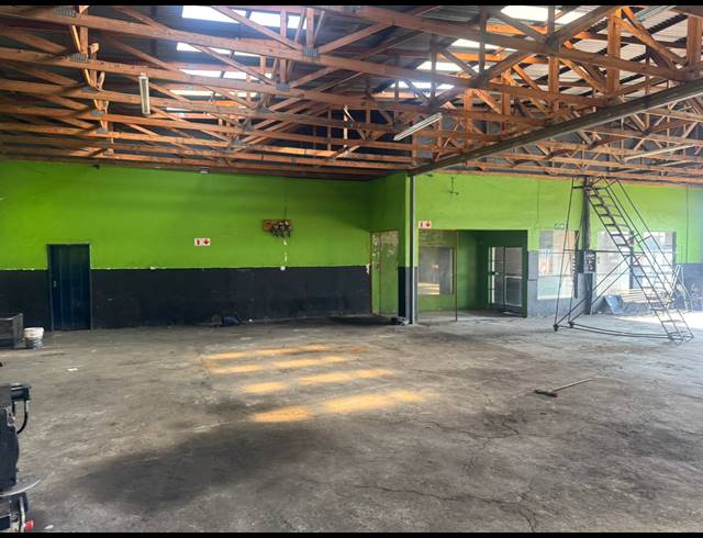 1,300M² WAREHOUSE TO LET IN HERMANSTAD